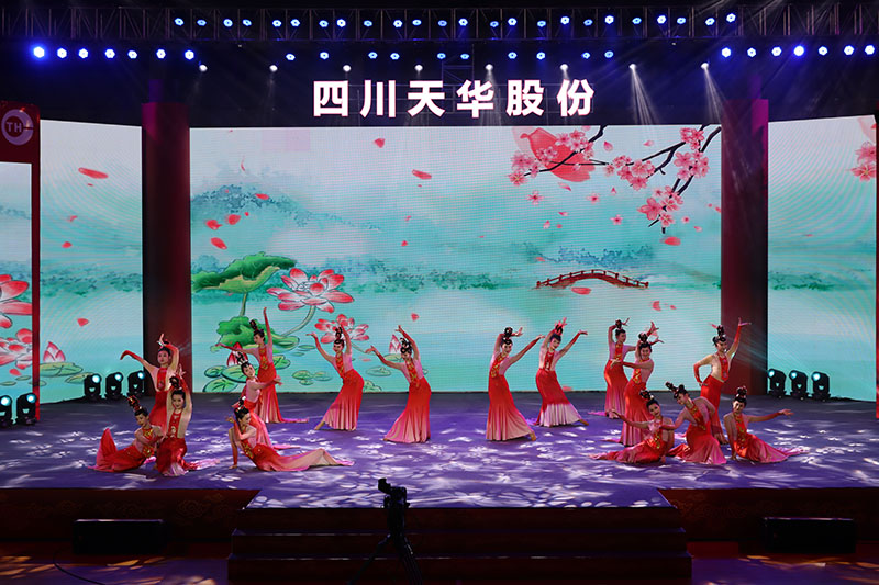 08 舞蹈：宏图锦鲤.jpg
